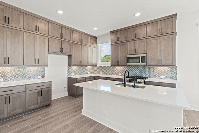 Image 13 of 28 For 20675 Huebner Rd Unit 523