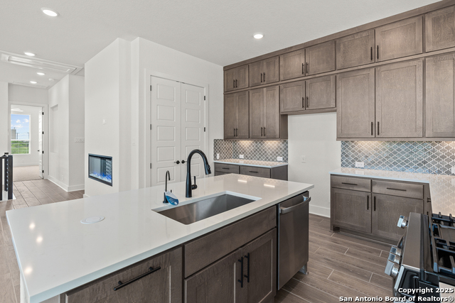 Image 15 of 28 For 20675 Huebner Rd Unit 523