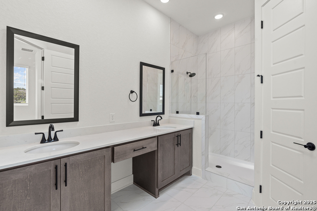 Image 20 of 28 For 20675 Huebner Rd Unit 523