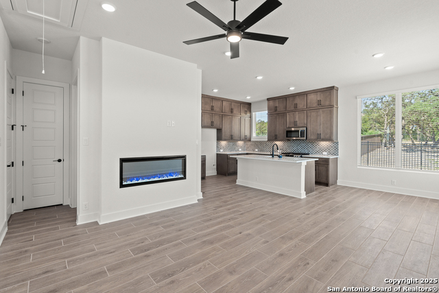 Image 7 of 28 For 20675 Huebner Rd Unit 523