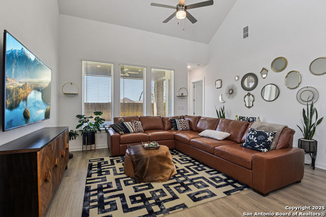 Image 4 of 39 For 2848 Maximilian Ln