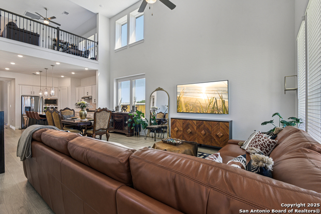 Image 6 of 39 For 2848 Maximilian Ln
