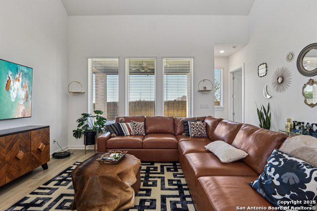 Image 7 of 39 For 2848 Maximilian Ln