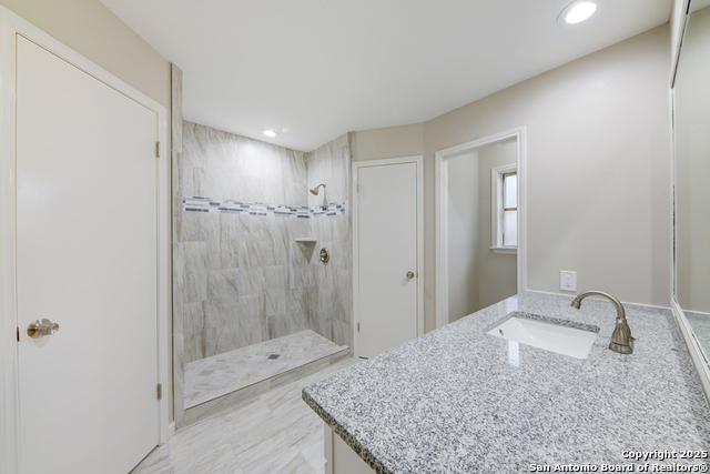 Image 16 of 36 For 627 Summerwood