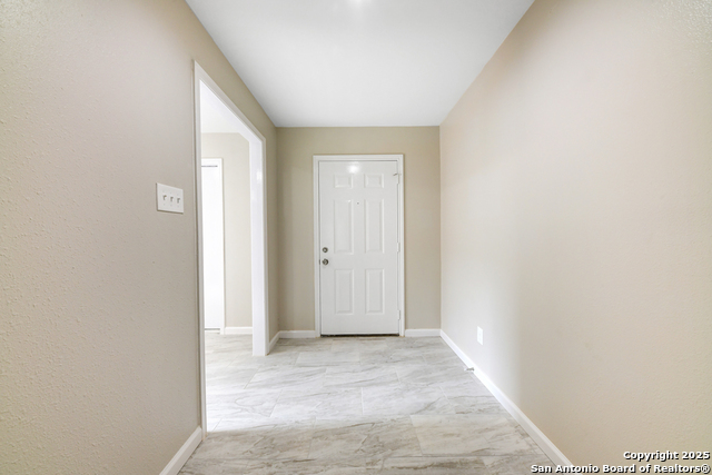 Image 2 of 36 For 627 Summerwood