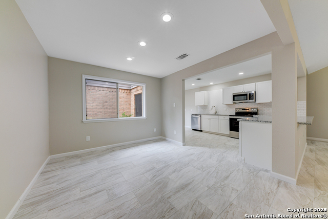 Image 8 of 36 For 627 Summerwood