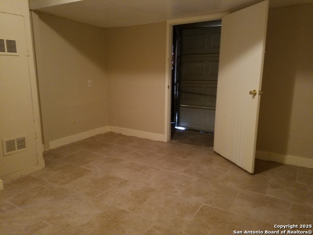 Image 16 of 30 For 7215 Glen Heights