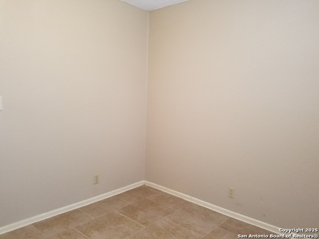 Image 21 of 30 For 7215 Glen Heights