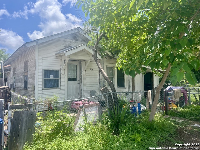 Listing photo id 0 for 214 Palmetto N