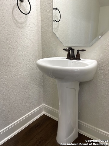 Listing photo id 8 for 10314 Lynwood Branch