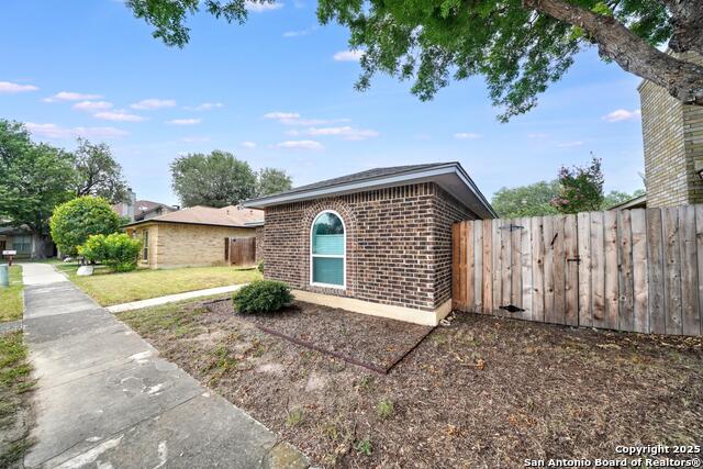 Image 4 of 37 For 608 Fern Meadow