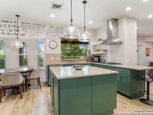 Image 10 of 40 For 121 Laburnum Dr