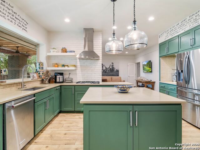 Image 11 of 40 For 121 Laburnum Dr