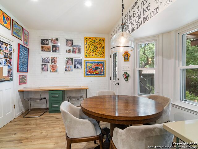 Image 12 of 40 For 121 Laburnum Dr