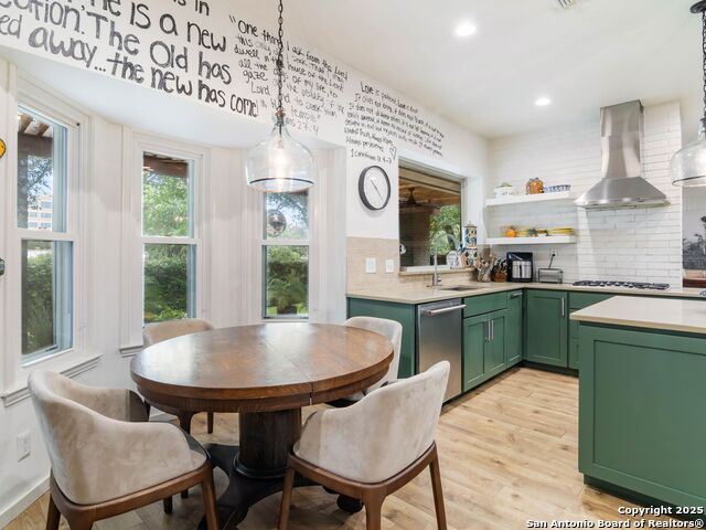Image 13 of 40 For 121 Laburnum Dr
