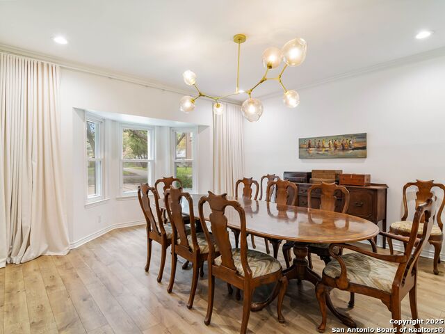Image 14 of 40 For 121 Laburnum Dr