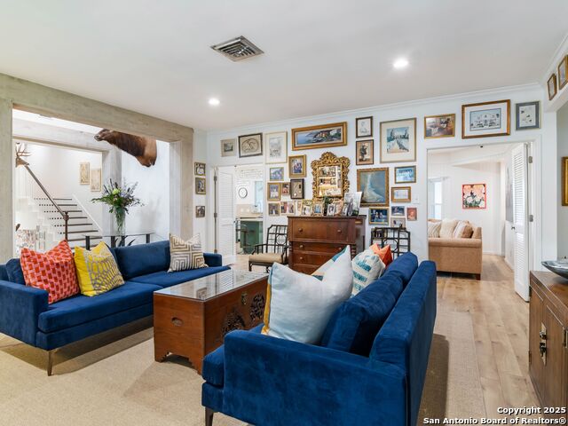 Image 18 of 40 For 121 Laburnum Dr