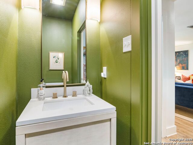 Image 19 of 40 For 121 Laburnum Dr