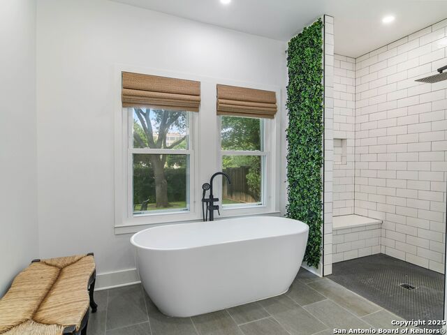 Image 22 of 40 For 121 Laburnum Dr