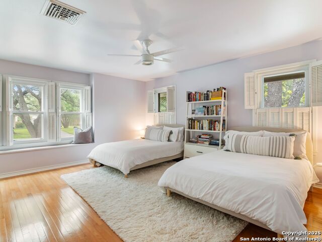 Image 27 of 40 For 121 Laburnum Dr