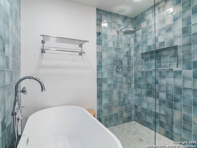 Image 29 of 40 For 121 Laburnum Dr