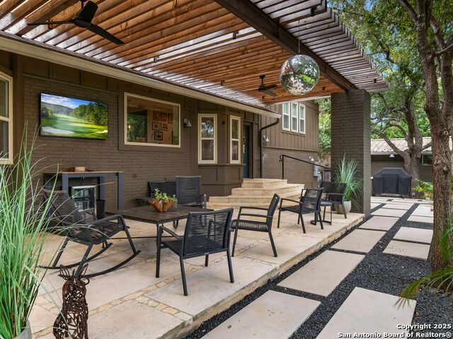 Image 32 of 40 For 121 Laburnum Dr