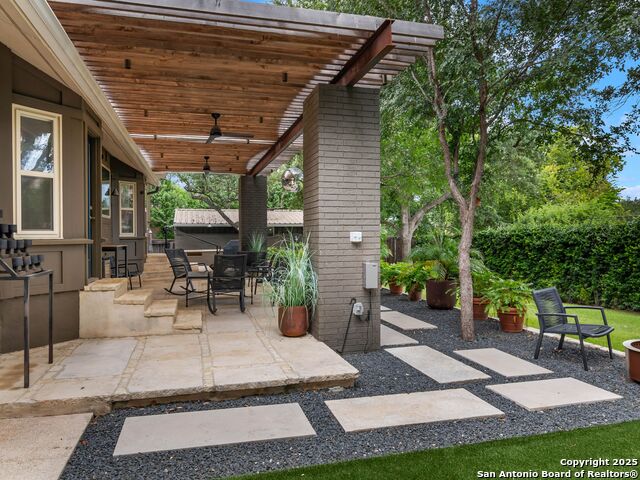 Image 33 of 40 For 121 Laburnum Dr