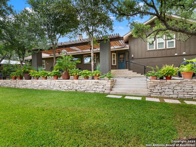 Image 36 of 40 For 121 Laburnum Dr