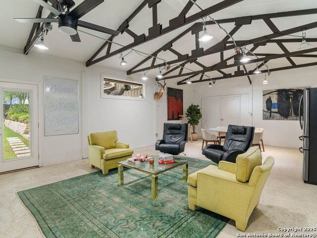 Image 38 of 40 For 121 Laburnum Dr