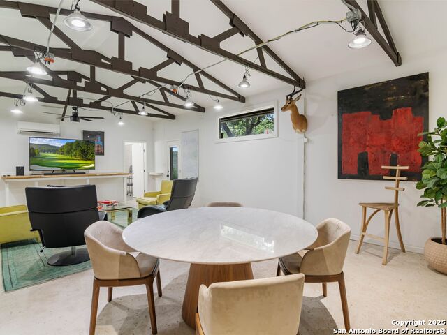 Image 39 of 40 For 121 Laburnum Dr