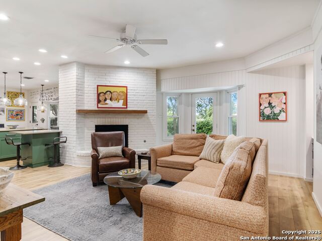 Image 6 of 40 For 121 Laburnum Dr