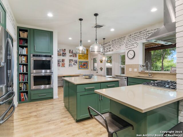Image 9 of 40 For 121 Laburnum Dr