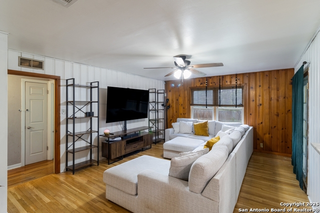 Image 12 of 18 For 450 Pamela