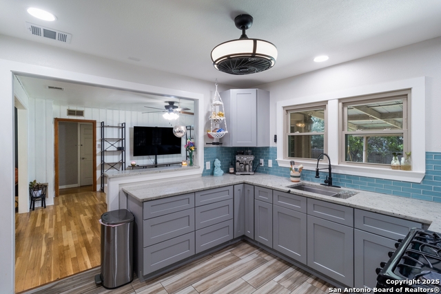 Image 2 of 18 For 450 Pamela