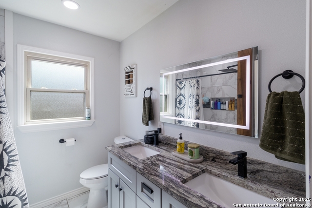 Image 3 of 18 For 450 Pamela