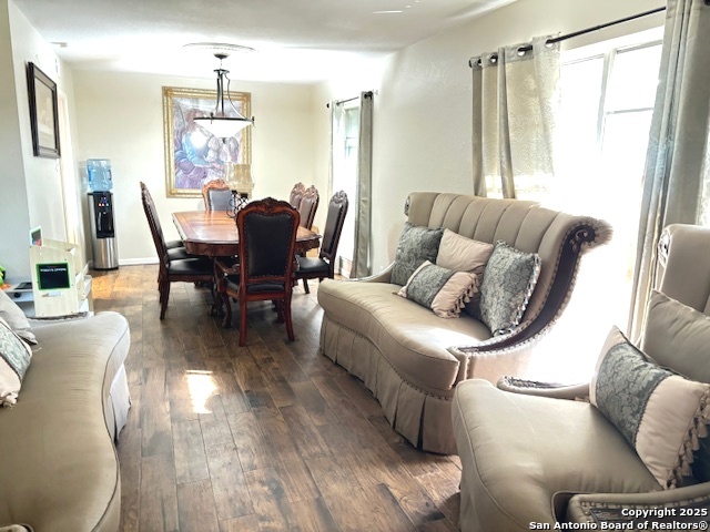 Image 4 of 4 For 9306 Fernglen