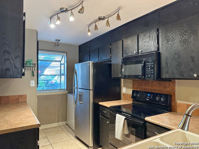 Image 3 of 18 For 11815 Vance Jackson 3106