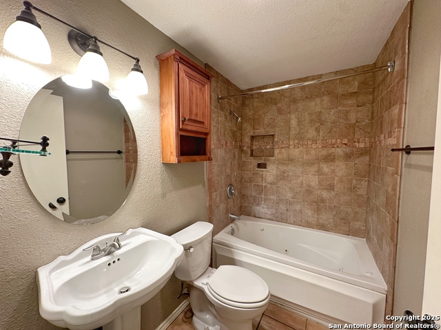 Image 8 of 18 For 11815 Vance Jackson 3106