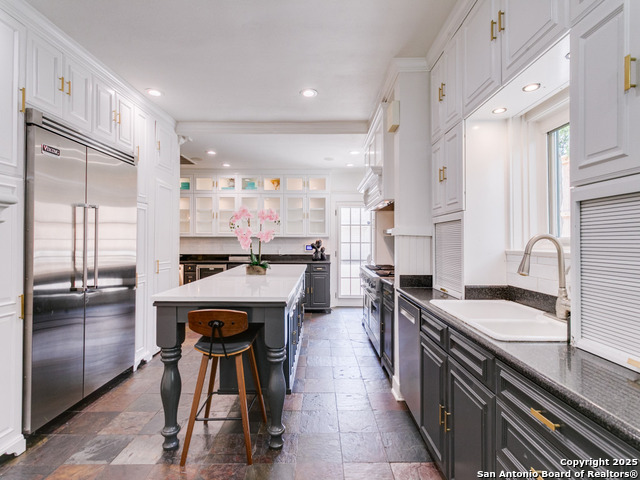 Listing photo id 11 for 204 Parklane