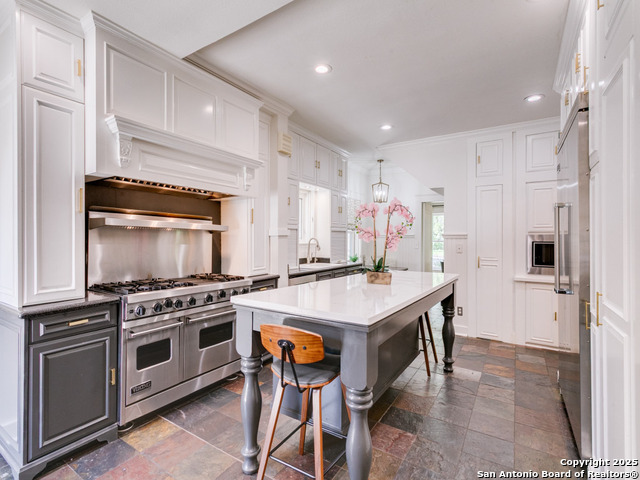 Listing photo id 12 for 204 Parklane