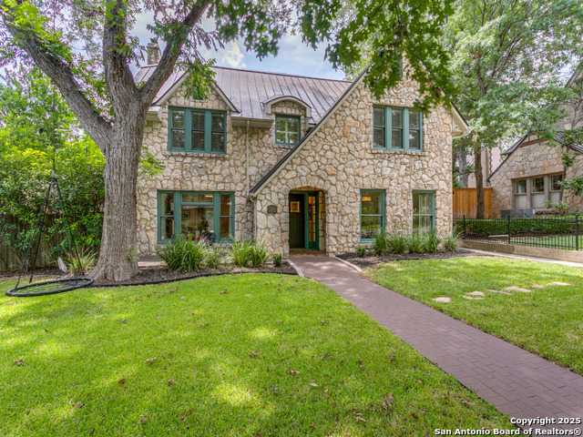 Listing photo id 0 for 204 Parklane