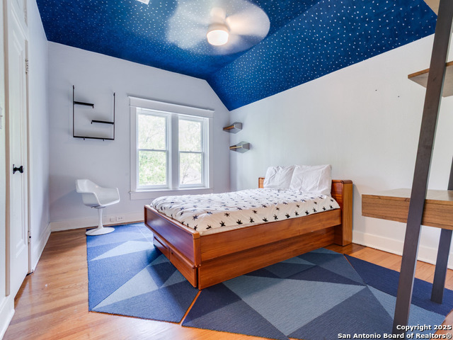 Listing photo id 19 for 204 Parklane