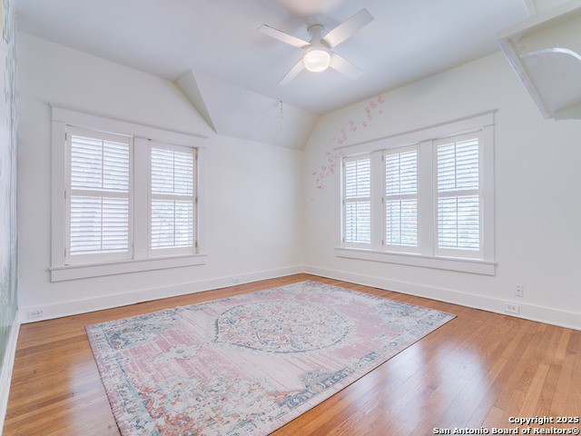 Listing photo id 23 for 204 Parklane