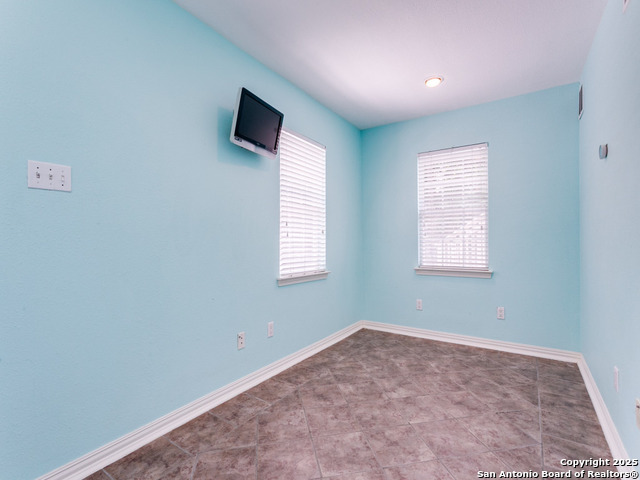 Listing photo id 24 for 204 Parklane