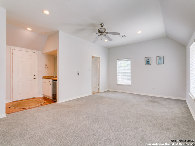 Listing photo id 25 for 204 Parklane