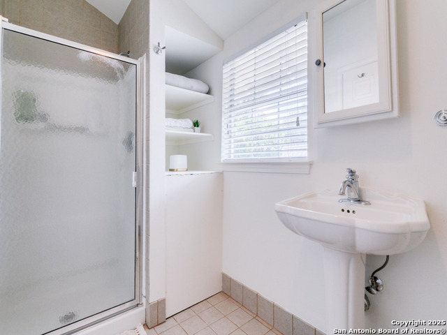 Listing photo id 27 for 204 Parklane