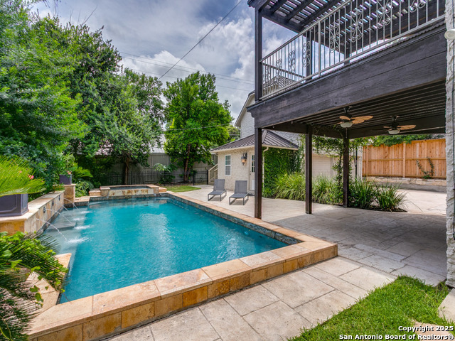 Listing photo id 31 for 204 Parklane