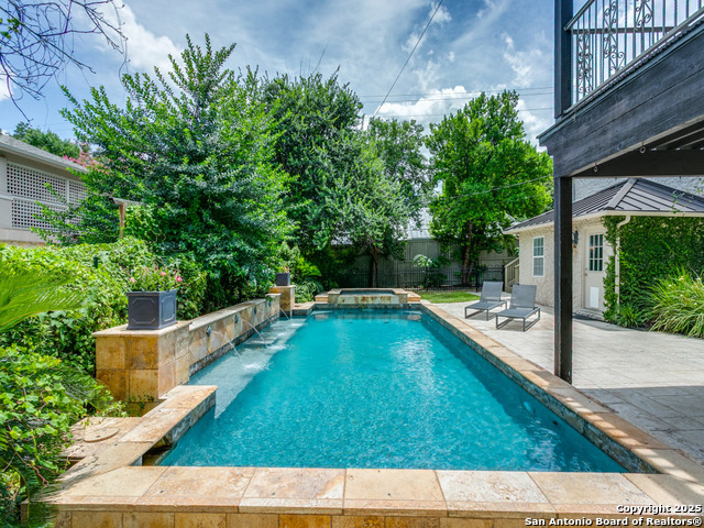 Listing photo id 32 for 204 Parklane