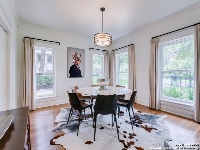 Listing photo id 2 for 204 Parklane