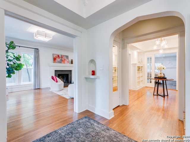 Listing photo id 3 for 204 Parklane